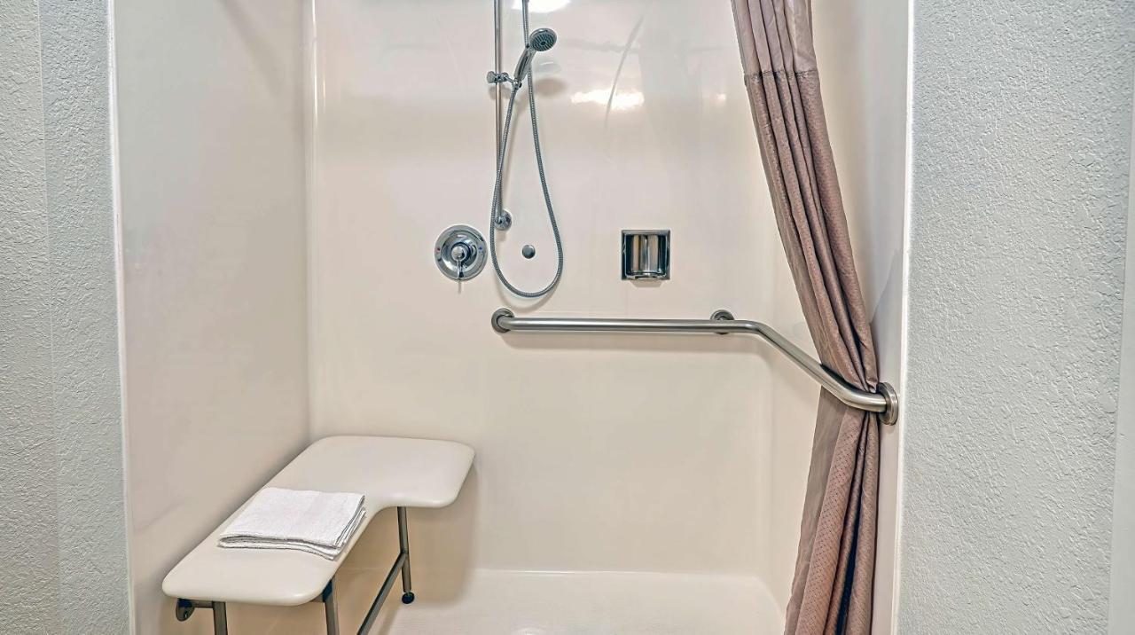 King Room - Disability Access - Non-Smoking